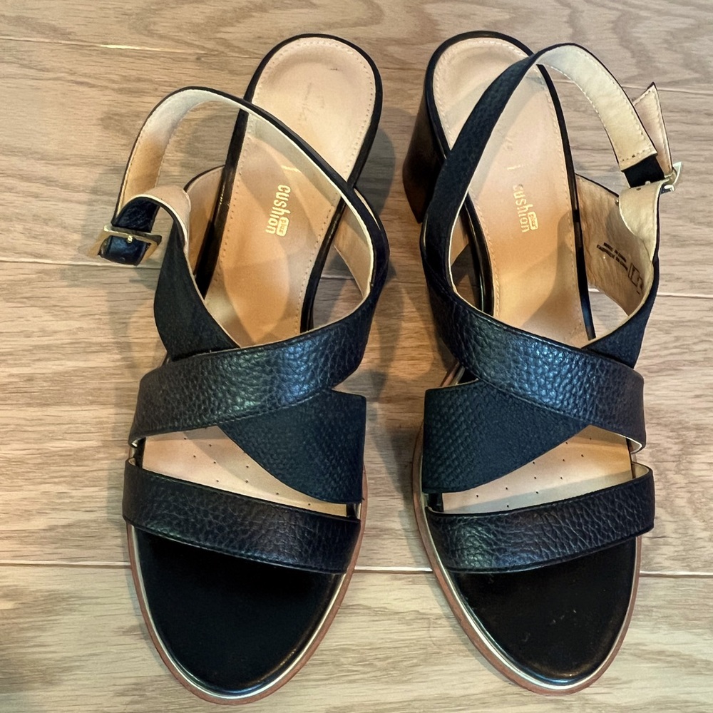 Beautiful Spring Summer Black Leather Clark’s Sandals Size 8.5